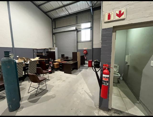 342M² WAREHOUSE TO LET IN STIKLAND INDUSTRIAL